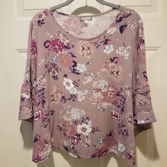 Eyeshadow Tops - Eyeshadow floral top size L
